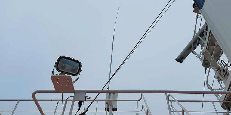 Does A VHF Antenna Need To Be Grounded?
